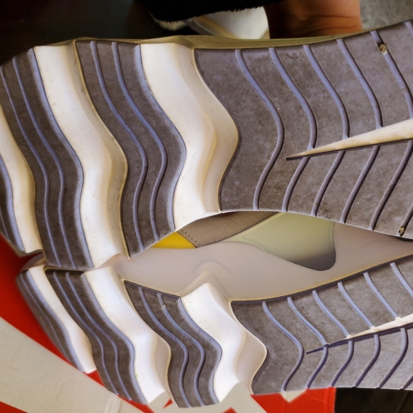 Nike Shoes 8 - Picture 6 of 7